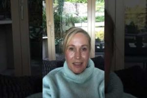 Debra Packwood From Qantas AU Poetically Wishes Mr. Dilmah a Long Life
