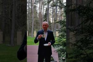 Robert Petkevicius Raises a Cuppa for Dilmah Founder’s 90th
