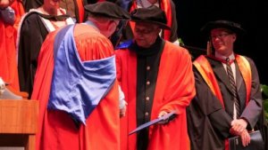Dilmah founder Merrill J. Fernando awarded honorary doctorate by Kiwi University